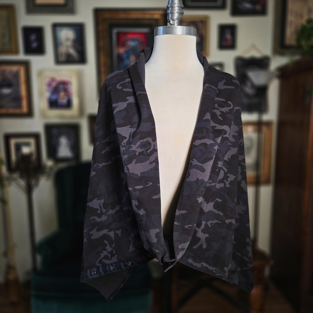 Lululemon‎ Vinyasa Scarf Black Camo Heritage 365 Multi Snap Wrap Infinity Travel